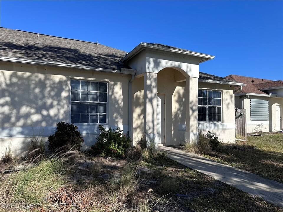 17475 Dumont Dr in Ft. Myers, FL - Building Photo