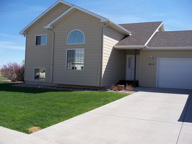 property at 4414 Parkview Dr