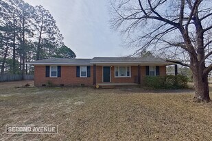 6047 Lexington Dr in Hope Mills, NC - Building Photo