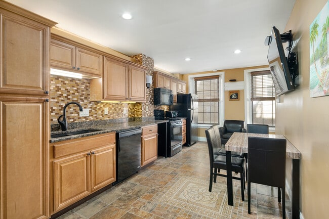 4 Strawberry St in Philadelphia, PA - Building Photo - Building Photo