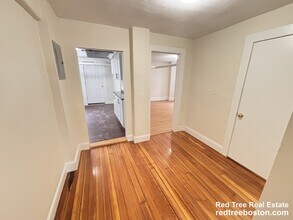 7 Mt Hood Rd, Unit B in Boston, MA - Building Photo - Building Photo