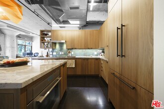 330 W 11th St in Los Angeles, CA - Building Photo - Building Photo