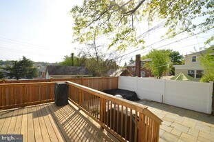 3723 S Four Mile Run Dr in Arlington, VA - Building Photo