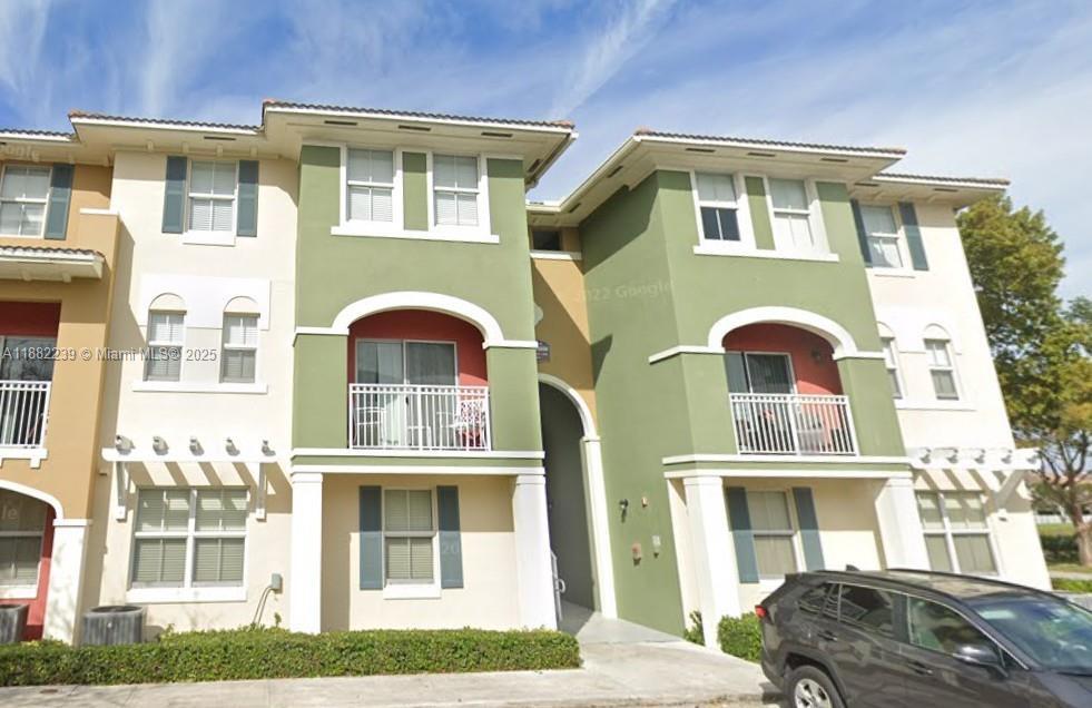 10901 NW 83rd St in Doral, FL - Building Photo