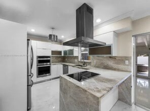 1705 SW 102nd Ct, Unit 1 in Miami, FL - Foto de edificio - Building Photo