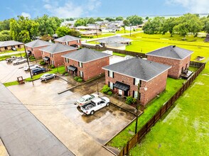 2314-2316 Saint Bernard St, Thibodaux, Ln in Thibodaux, LA - Foto de edificio - Building Photo