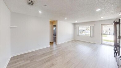 8883 SW 94 Ln in Ocala, FL - Building Photo - Building Photo