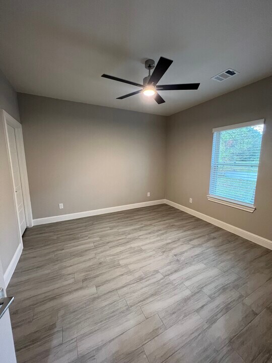 2610 Appian Way, Unit 2610 B in New Caney, TX - Building Photo