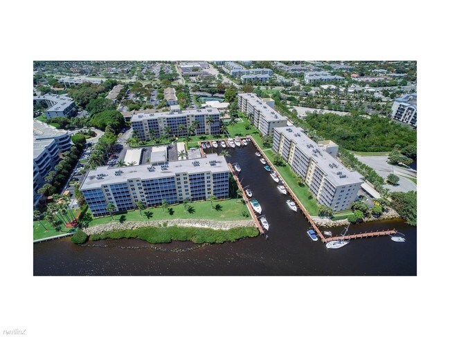 1 Harbourside Dr in Delray Beach, FL - Building Photo - Building Photo