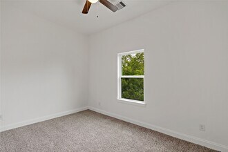 4619 Stassen St in Houston, TX - Foto de edificio - Building Photo