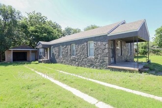 526 S 39th W Ave in Tulsa, OK - Building Photo - Building Photo