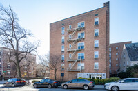 82-04 Lefferts Blvd in Kew Gardens, NY - Foto de edificio - Building Photo