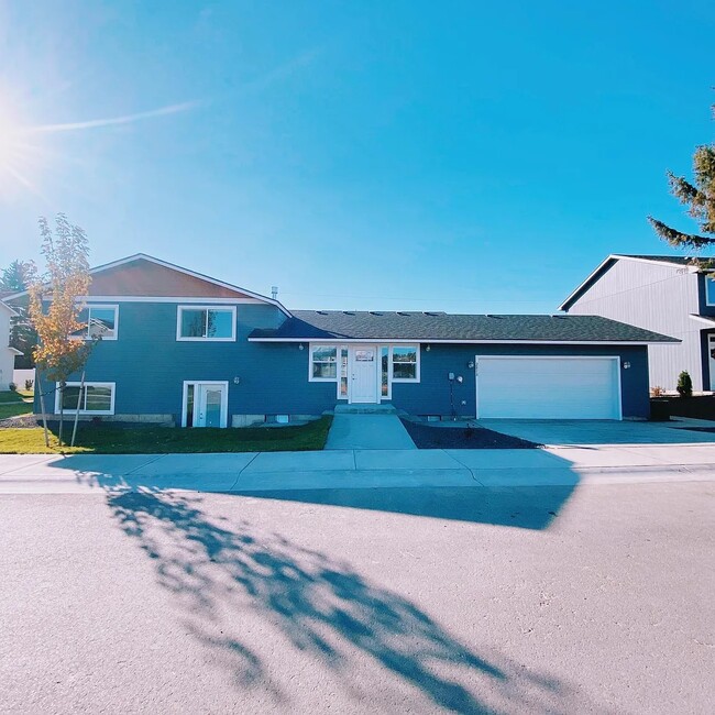 property at 2818 S Marcus Ln