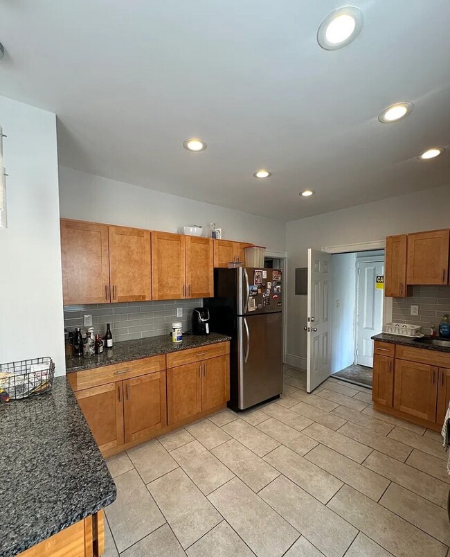 384 Washington St in Cambridge, MA - Foto de edificio - Building Photo