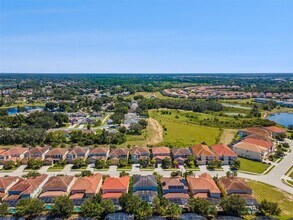 5289 Oakbourne Ave in Davenport, FL - Foto de edificio - Building Photo