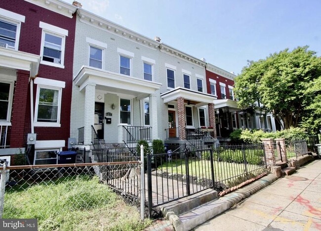 property at 627 M St NE