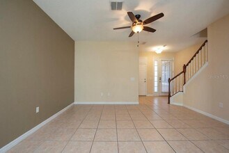 9460 Tawnyberry St in Orlando, FL - Building Photo - Building Photo