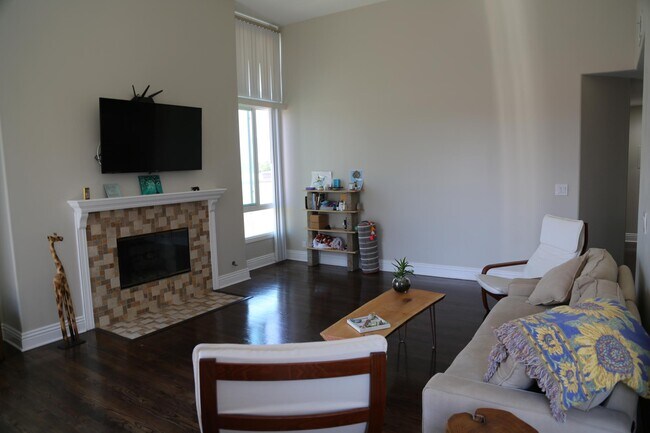 1240 S Corning St in Los Angeles, CA - Building Photo - Building Photo