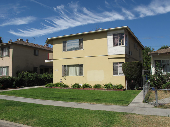 5111 Cahuenga Blvd in North Hollywood, CA - Building Photo - Building Photo