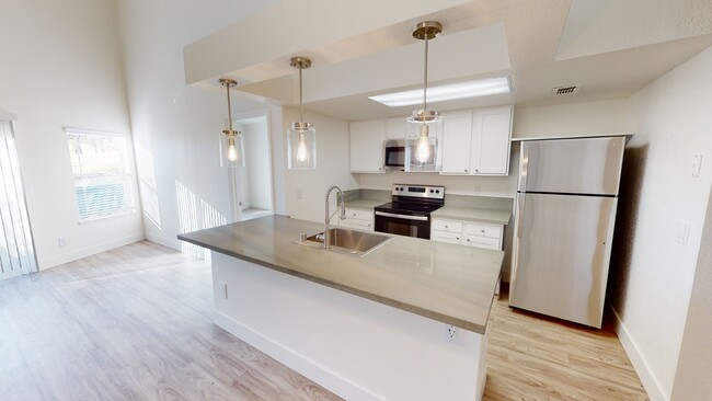 Copper Hill Apartments in El Dorado Hills, CA - Building Photo - Building Photo
