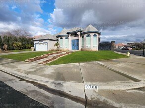 3708 Rock Meadow Ct in Bakersfield, CA - Building Photo - Building Photo