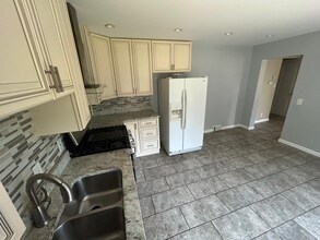 995 Brodhead Rd in Coraopolis, PA - Building Photo - Building Photo