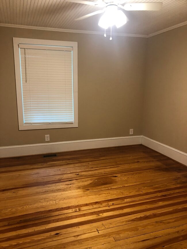 206 Lake Sylvia Rd in Lincolnton, NC - Building Photo - Building Photo