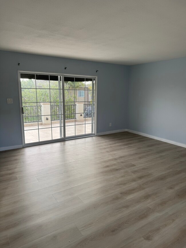 302 Portland Cir in Huntington Beach, CA - Building Photo - Building Photo