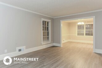 5132 Clearwater Dr SW in Stone Mountain, GA - Building Photo - Building Photo