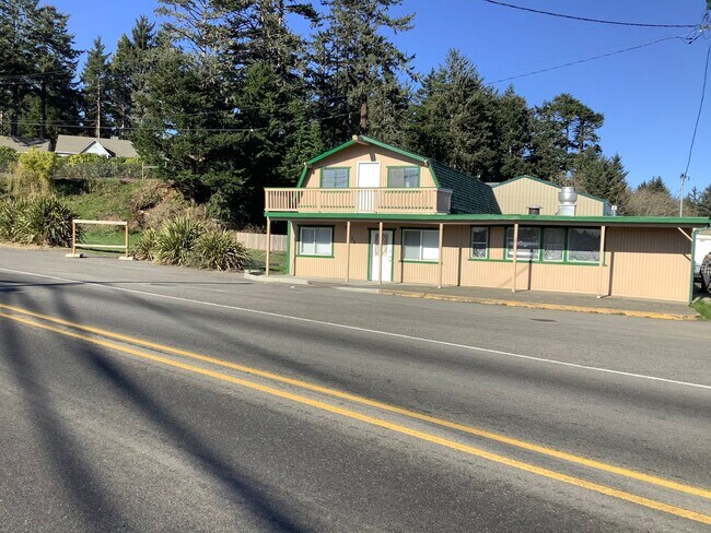 375 Park Ave-Unit -91125 Cape Arago Hwy in Coos Bay, OR - Building Photo - Building Photo