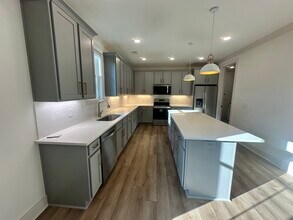 402 Phillips Ave in Auburn, AL - Building Photo - Building Photo