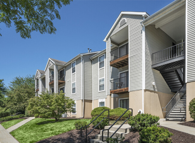 Boulder Pointe Apartments in Middletown, NY - Building Photo - Building Photo