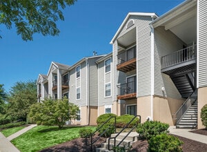 Boulder Pointe Apartments in Middletown, NY - Foto de edificio - Building Photo