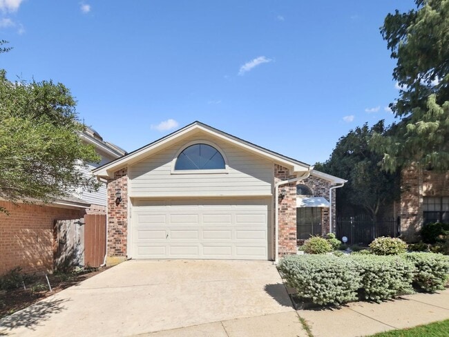 2913 Eagles Nest Dr in Bedford, TX - Building Photo - Building Photo