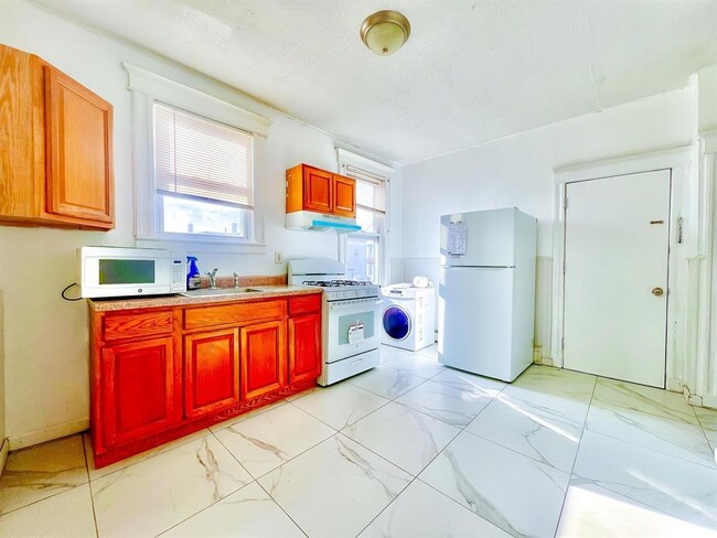 331 Princeton Ave in Jersey City, NJ - Building Photo - Building Photo