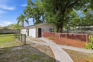 15509 Casey Rd Ext in Tampa, FL - Building Photo