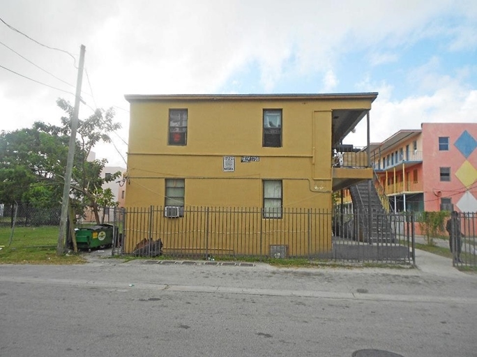 1756 NW 2nd Ct in Miami, FL - Foto de edificio