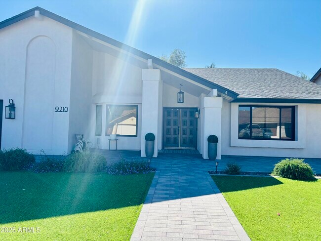 9210 S Heather Dr in Tempe, AZ - Building Photo - Building Photo