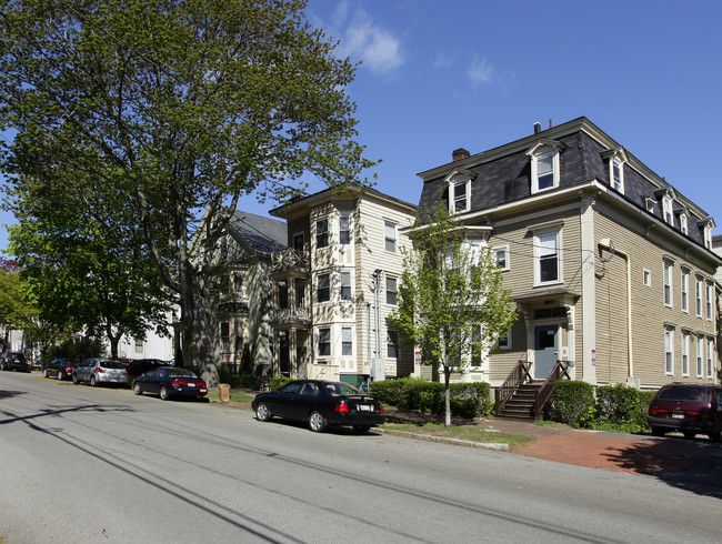 553 Cumberland Ave in Portland, ME - Building Photo - Building Photo