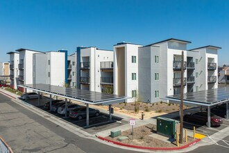 Northstar Courts in Hanford, CA - Building Photo - Building Photo