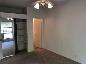 91-989-989 Puamaeole St in Ewa Beach, HI - Building Photo - Building Photo