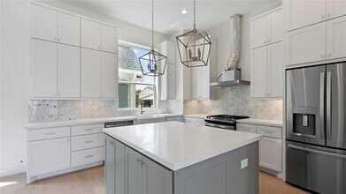 4621 Maxie St in Houston, TX - Building Photo - Building Photo