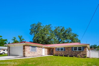 1055 Grove Park Dr S in Orange Park, FL - Building Photo - Building Photo