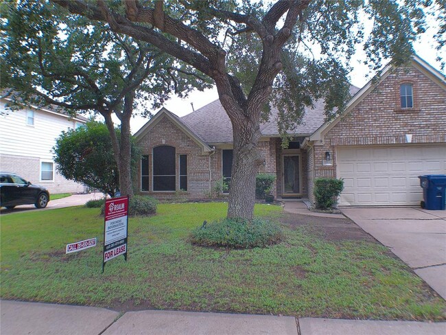 17826 Scenic Oaks Dr in Richmond, TX - Building Photo - Building Photo