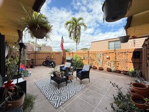 1021 Springdale Cir in Palm Springs, FL - Building Photo - Building Photo