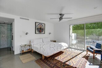 3133 N Sunnyview Dr in Palm Springs, CA - Foto de edificio - Building Photo