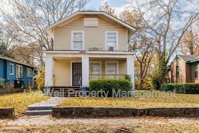 property at 304 12th St SW