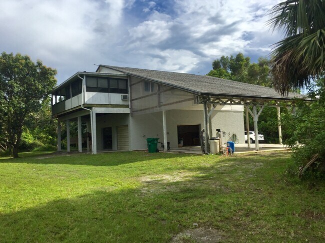 801 Tilton Rd, Unit Studio with loft in Port St. Lucie, FL - Building Photo - Building Photo
