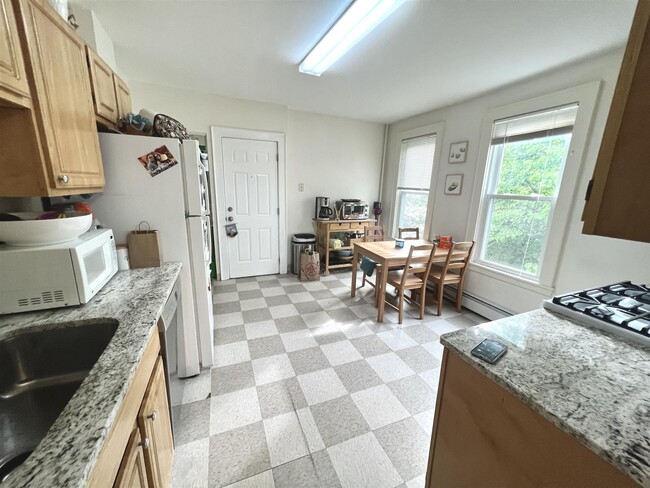 67 Kinnaird St, Unit 2 in Cambridge, MA - Building Photo - Building Photo