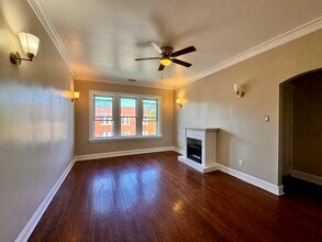 2833 W 66th St, Unit 2 in Chicago, IL - Building Photo - Building Photo